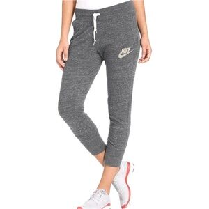 Nike Heather Gray Capri Joggers Sweatpants